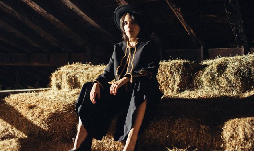 ARRATIARRA, LA CHAQUETA CON DISEÑO ADAPTADO PARA MUJER, DE LA FIRMA AMARENAK